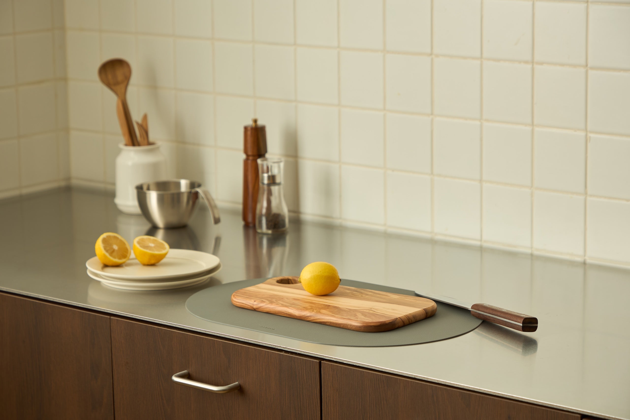 anti slip placemats that hold all the plates in one place. Grippy placemats. 